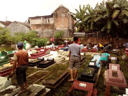 Kerjabakti Makam Semoyan Baru oleh Warga Karangduren - Kebonan